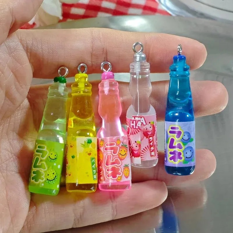 Resin Art Materials Kit - 10個入り 小さなソーダボトル レジンチャーム 可愛い飲料ボトルペンダント DIYクラフトアクセサリー イヤリング
