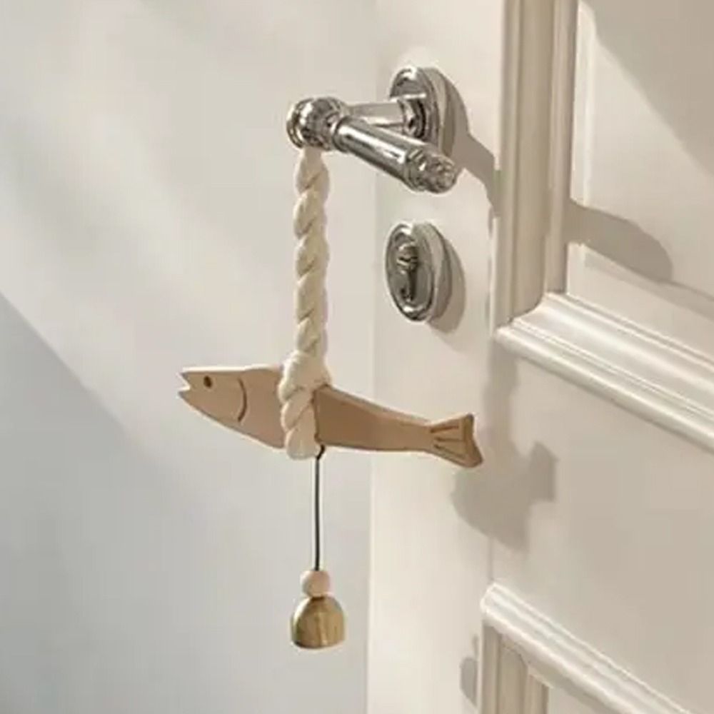 Resin Art Hanging - 魚の吊り下げ装飾品 木製魚の車飾り 鈴付きで吊るせる タラのドアペンダント 超薄型魚の壁飾り リビングルーム用