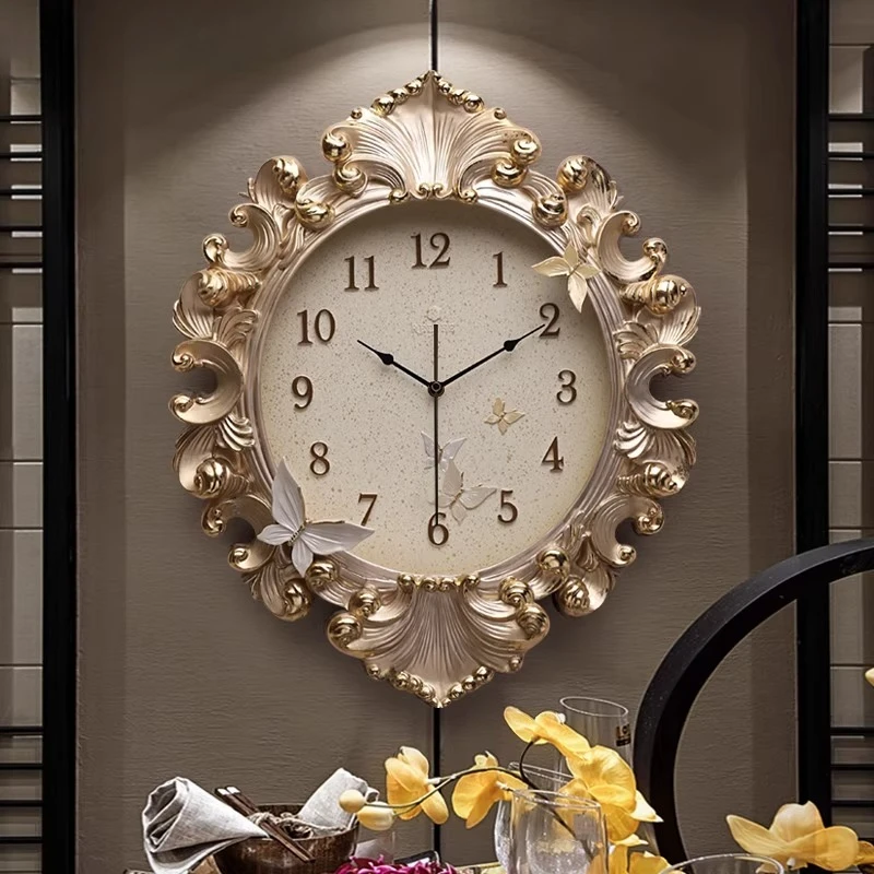 Resin Art Wall Clock - ヨーロッパスタイルの部屋の壁時計、古典的なゴールデンアートレストランの時計、モダンなレトロな静音時計は家の装飾に適しています。