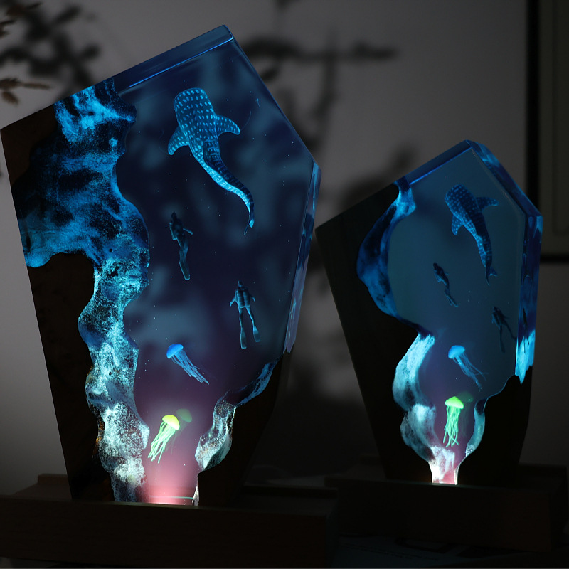 樹脂製洞窟クジラダイバーデスクトップクラゲ発光オーナメントク - Resin Art Anniversary Gift のレビューと価格