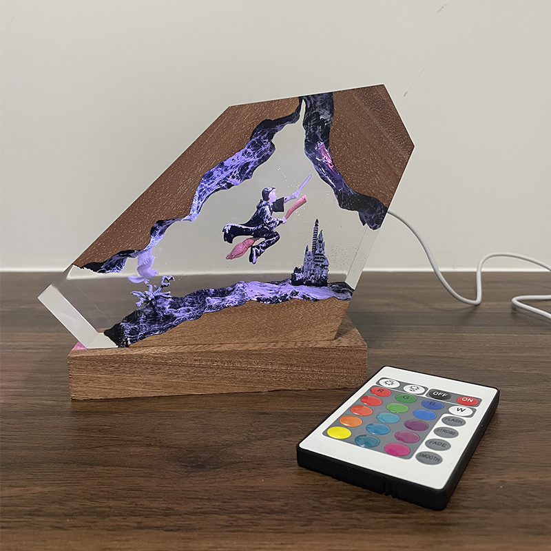 木製レジンエポキシランプ ウィザードボーイ＆フクロウ ナイト - Resin Artist のレビューと価格