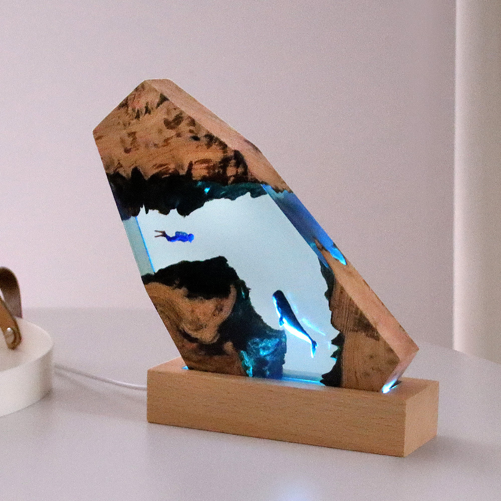 新しい水中洞窟クジラダイバーホームデスクデコレーション無垢材 - Resin Art Anniversary Gift のレビューと価格