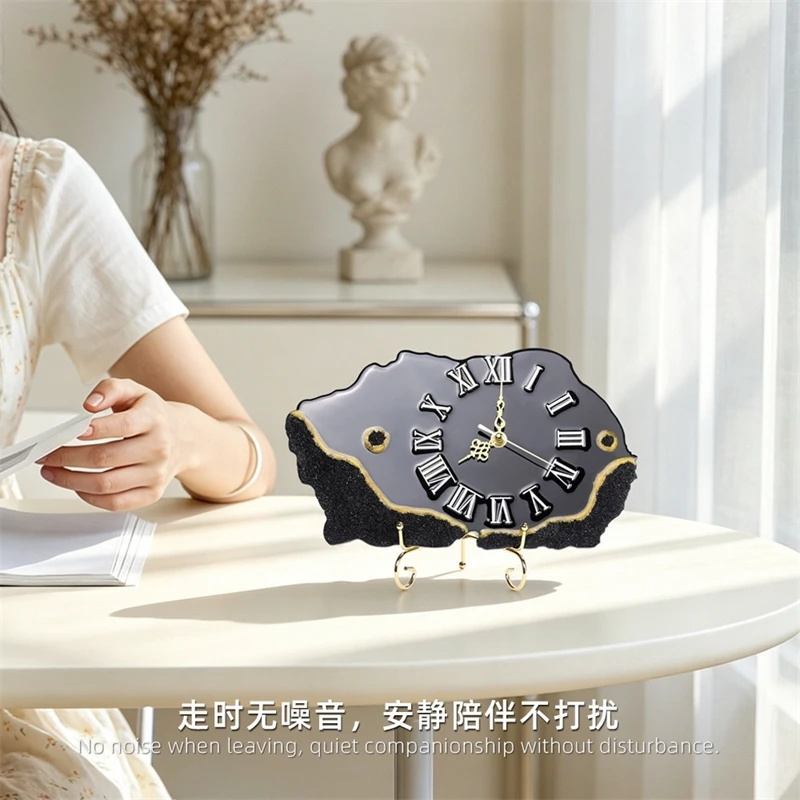 ブラッククリスタルチップゴールドエッジ不規則樹脂時計 北欧風 - Resin Art Wall Clock のレビューと価格