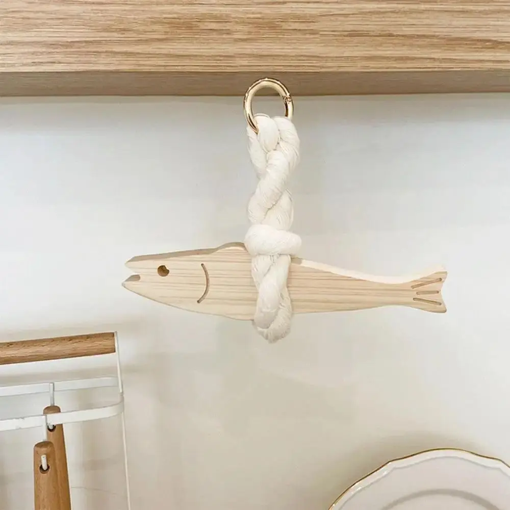 魚の吊り下げ装飾品 木製魚の車飾り 鈴付きで吊るせる タラの - Resin Art Hanging のレビューと価格