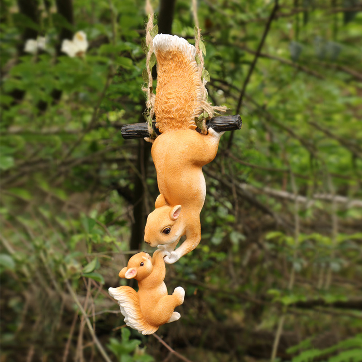 母子リスの樹脂製ハンギングスイングオーナメント、屋外ガーデン - Resin Art Hanging のレビューと価格