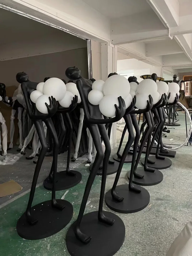 ヒューマノイドフロアランプ モダンLEDフロアライト スカル - Resin Art In Floor のレビューと価格