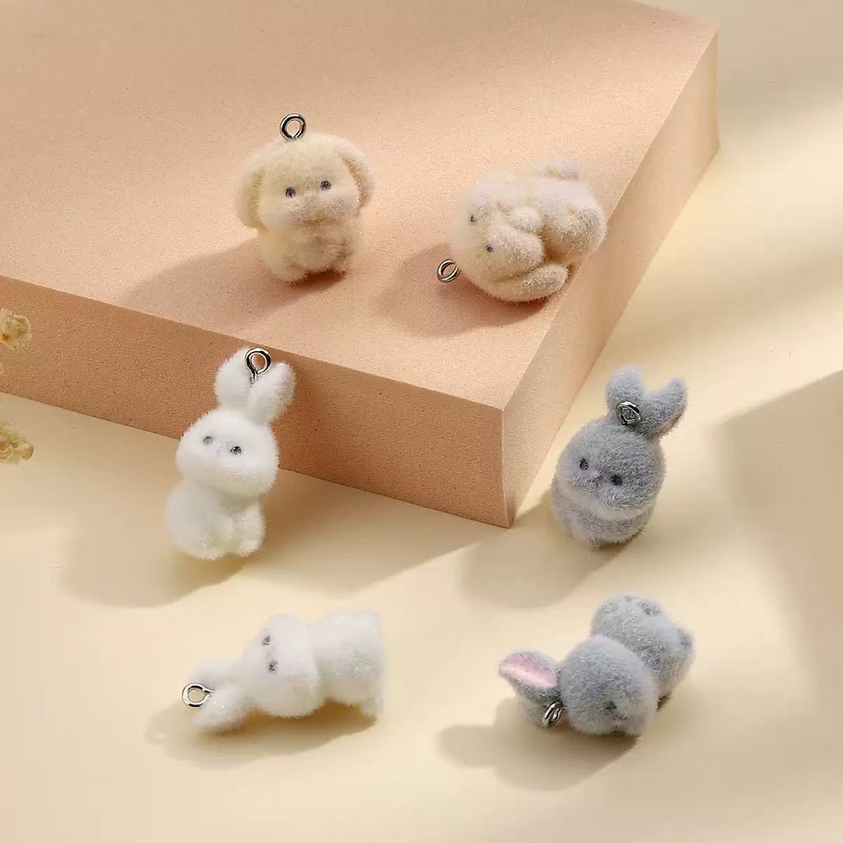 10個入り フロッキング加工 小さなウサギ レジンチャーム  - Resin Art Calligraphy のレビューと価格