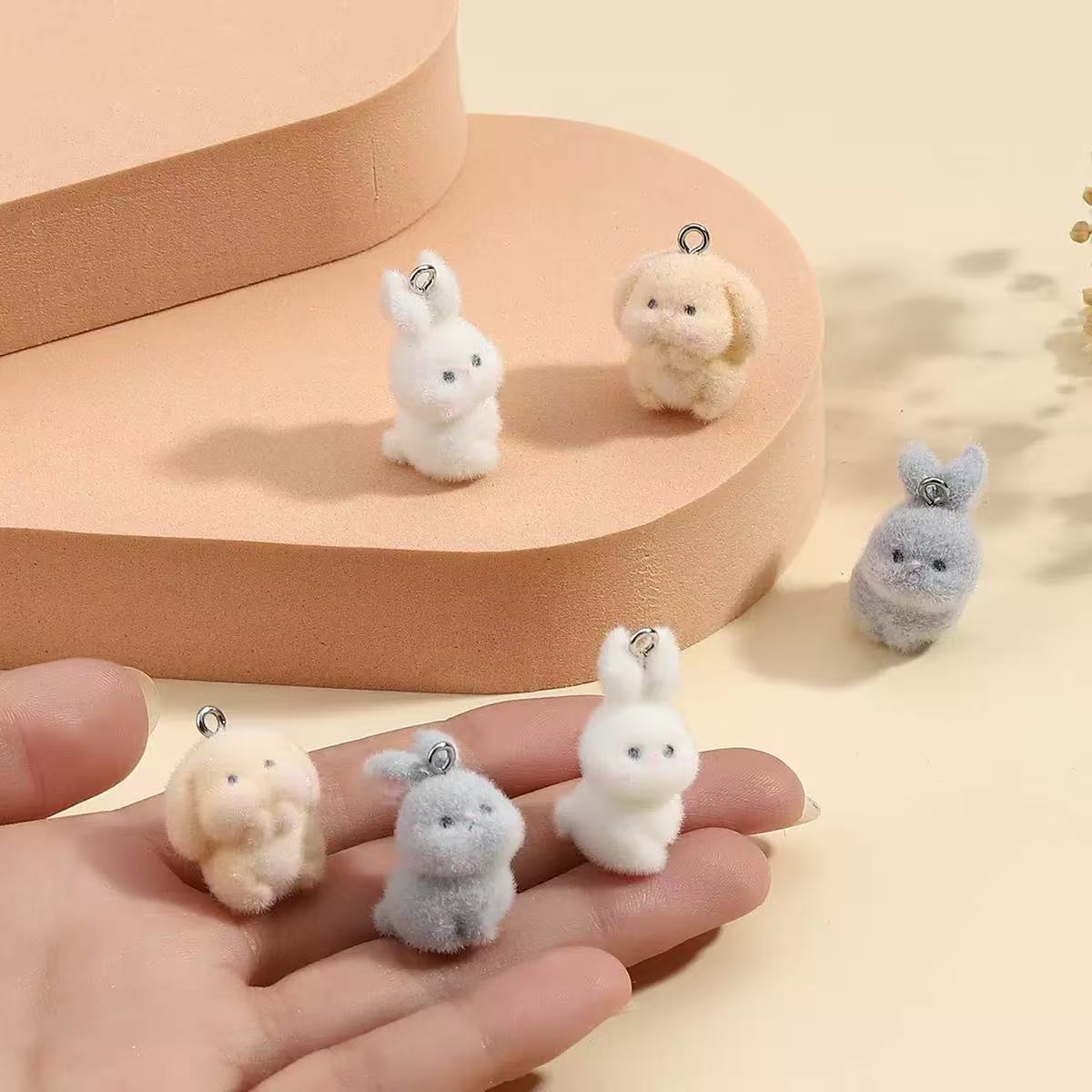 10個入り フロッキング加工 小さなウサギ レジンチャーム  - Resin Art Calligraphy のレビューと価格